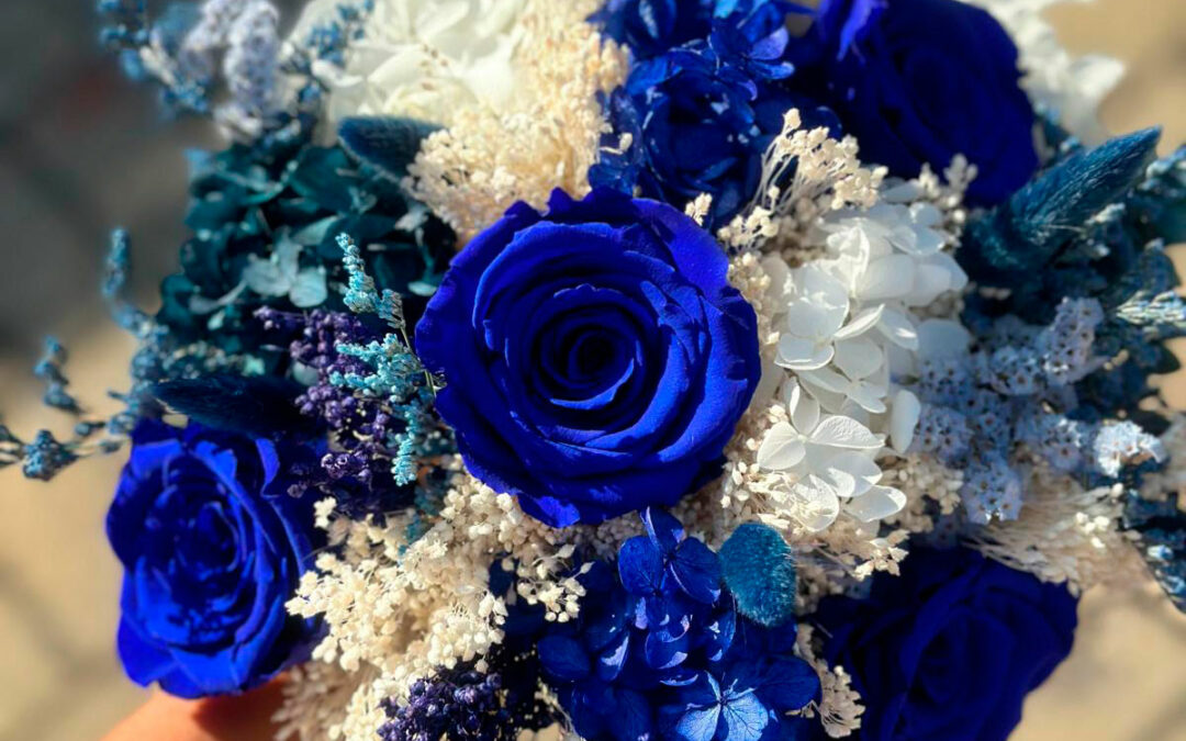 Collection Saphir – Style de mariage bohème – Une touche de royauté dans chaque pétale séché