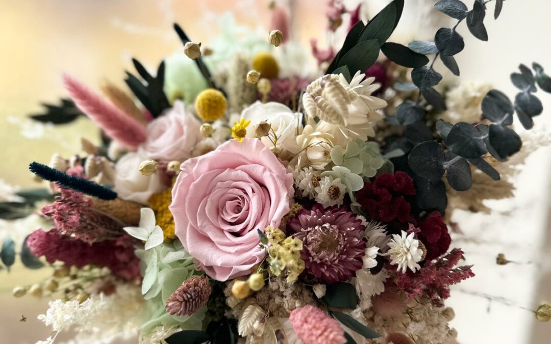 Tendances 2025 – Des bouquets de fleurs séchées qui enchantent